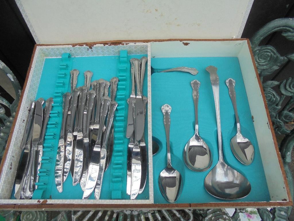 Zeer uitgebreide bestek cassette sierlijk bewerkt, Ophalen of Verzenden