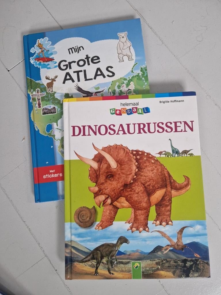 Informatieve kinderboeken: Atlas & Dinosaurussen, Ophalen of Verzenden, Gelezen, Non-fictie