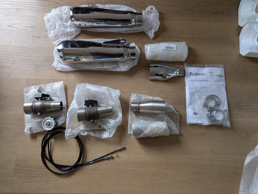 Akrapovic uitlaat Dyna FXDF regelbare db killer, Ophalen of Verzenden, Nieuw