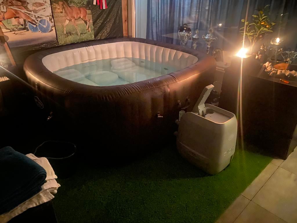 Mooie schone Lay-Z spa , type Maldives hydrojets met licht, Ophalen, Gebruikt, Opblaasbaar, Vhjghff