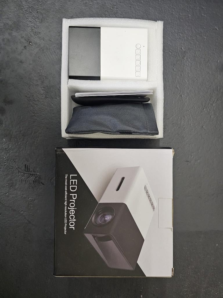 mini projector, Audio, Tv en Foto, Beamers, Zo goed als nieuw, LED, Full HD (1080), Ophalen