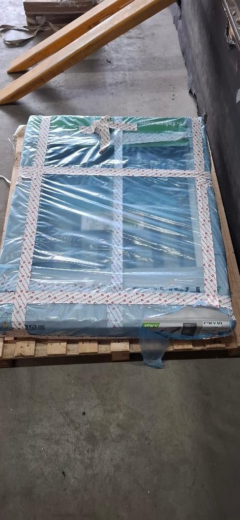 FAKRO TUIMELDAKRAAM -  94X118cm - Incl. nieuwe gootstukken., Ophalen, 80 tot 120 cm, 80 tot 120 cm, Zo goed als nieuw