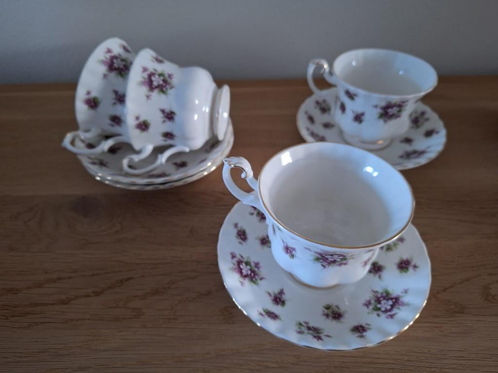 Royal Albert sweet violets, Ophalen of Verzenden