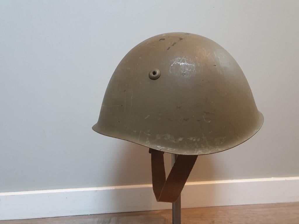Italiaanse M33 helm, Ophalen of Verzenden, Overige gebieden, Helm of Baret