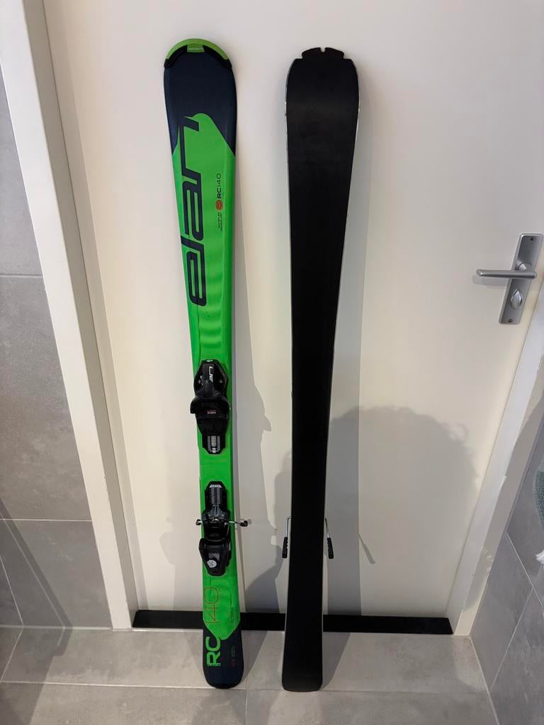 1 paar ski’s ( Elan 140cm), Sport en Fitness, Skiën en Langlaufen, 140 tot 160 cm, Gebruikt, Carve, Skiën