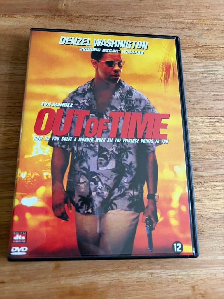 Out of time, Vanaf 12 jaar, Ophalen of Verzenden, Zo goed als nieuw, Actiethriller