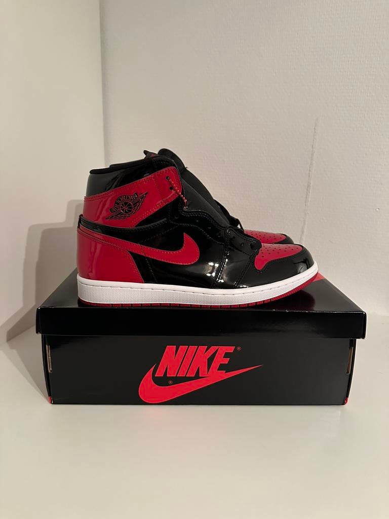 Jordan 1 High “Patent Bred” maat 42,5, Kleding | Heren, Schoenen, Zwart, Nieuw, Ophalen of Verzenden, Sneakers of Gympen