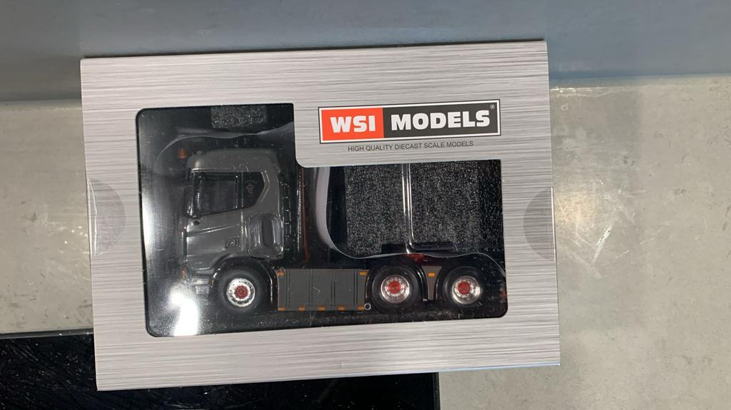 WSI Scania I CR20N van triest hoogeveen, nieuw, Hobby en Vrije tijd, Modelauto's | 1:50, Ophalen of Verzenden, Zo goed als nieuw