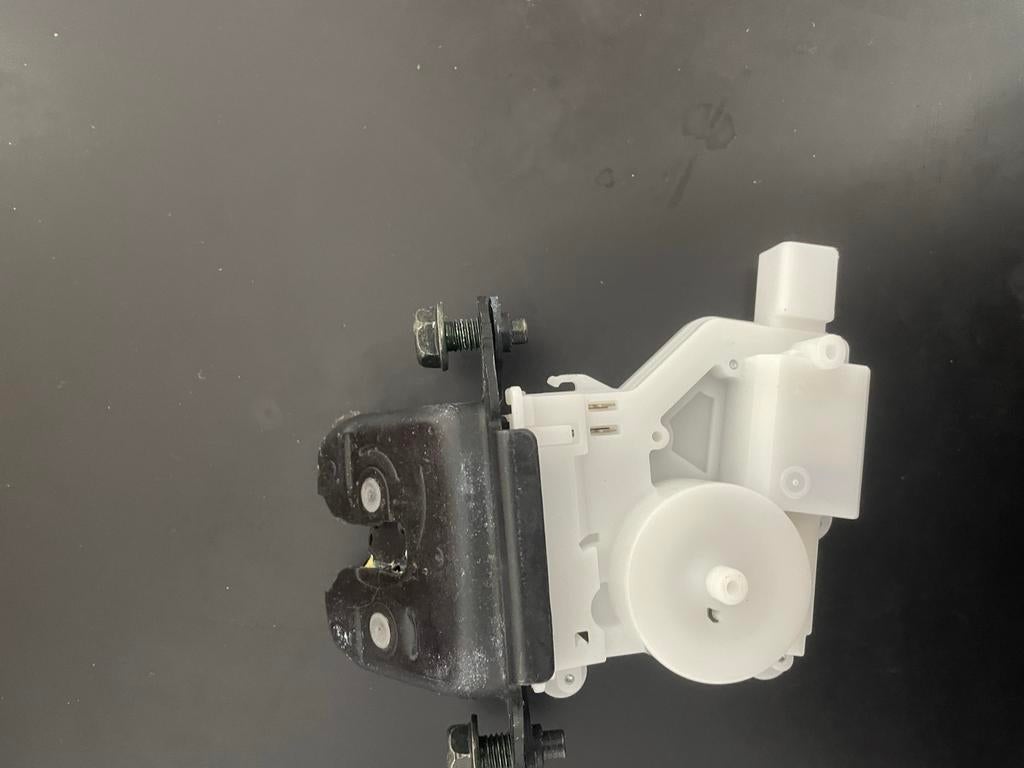 Nissan qashqai f11 Achterklep slot mechanisme, Auto-onderdelen, Gebruikt, Achterklep, Ophalen of Verzenden, Achter