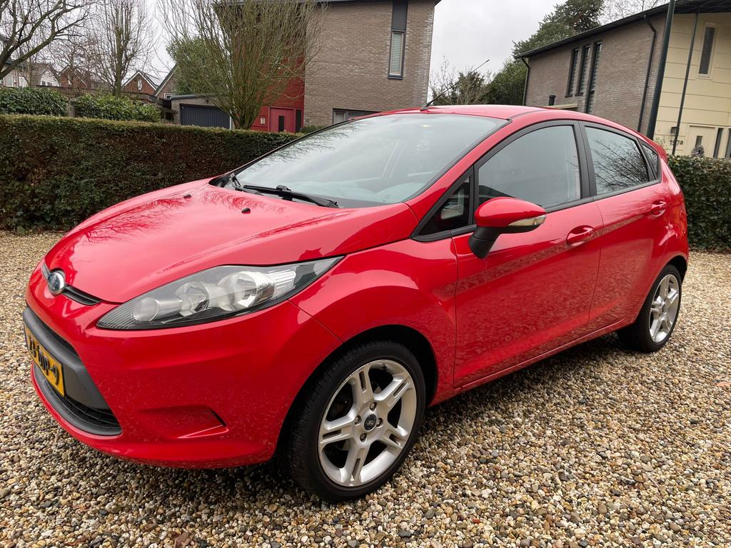 Ford Fiësta 1.25 44KW 5DR 2010 Rood, Auto's, Voorwielaandrijving, Stof, 4 cilinders, Origineel Nederlands