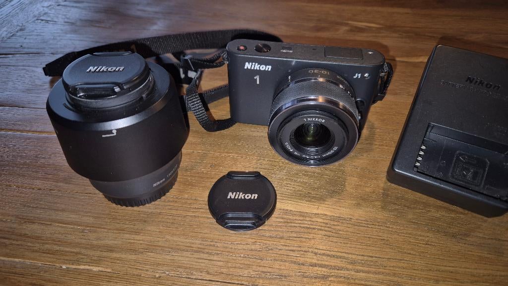 Nikon 1 Digitale camera J1 met 2 lenzen, Compact, Ophalen of Verzenden, Zo goed als nieuw, Nikon