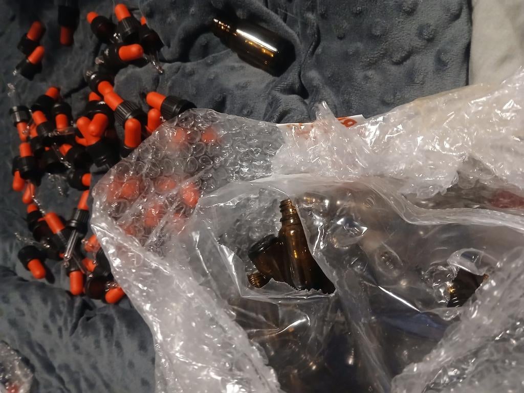 90 amber bruine glazen flesjes met glazen pipet 10 ml NIEUW, Ophalen of Verzenden, Zo goed als nieuw, Overige typen