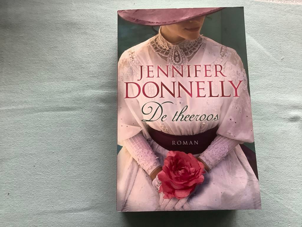 De theeroos - Jennifer Donnelly (Roman), Boeken, Ophalen of Verzenden, Zo goed als nieuw, Nederland