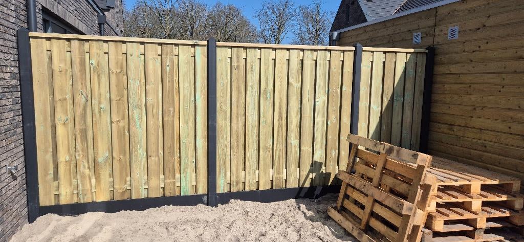 ACTIE Schutting Grenen met Beton systeem., 1 tot 2 meter, 6 meter of meer, Vis multidiensten, Nieuw