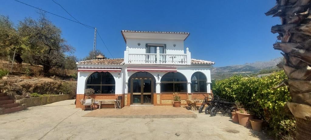 Unieke Villa met Zwembad, Vakantie, Zwembad, Stad