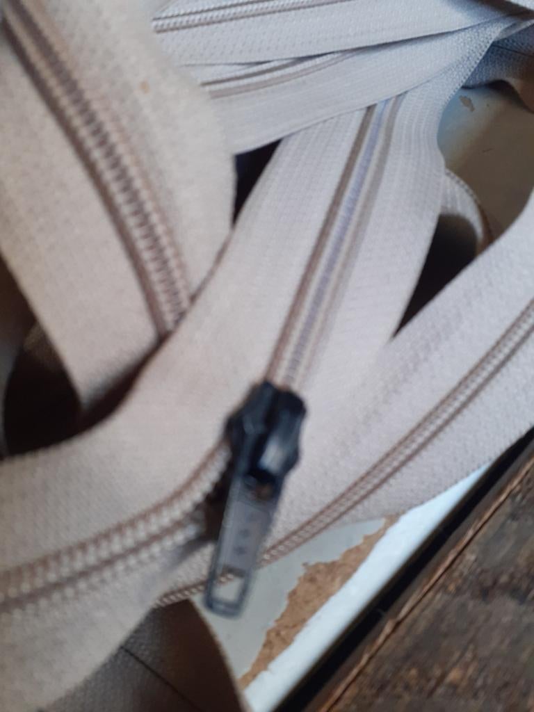 Ritsen op rol  YKK, Hobby en Vrije tijd, Naaien en Fournituren, Ophalen, Nieuw, Rits of Sluiting