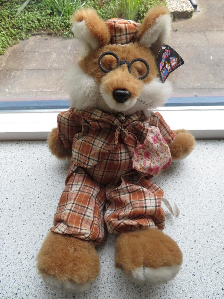 Vos met geruite pet, kleding en zwarte bril Rinda Sindo, Kinderen en Baby's, Speelgoed | Babyspeelgoed, Zo goed als nieuw, Overige typen