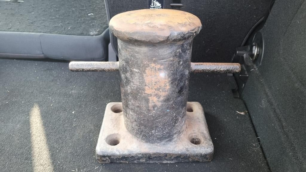 Zware gietijzeren bolder / aanlegpaal, Watersport en Boten, Ophalen