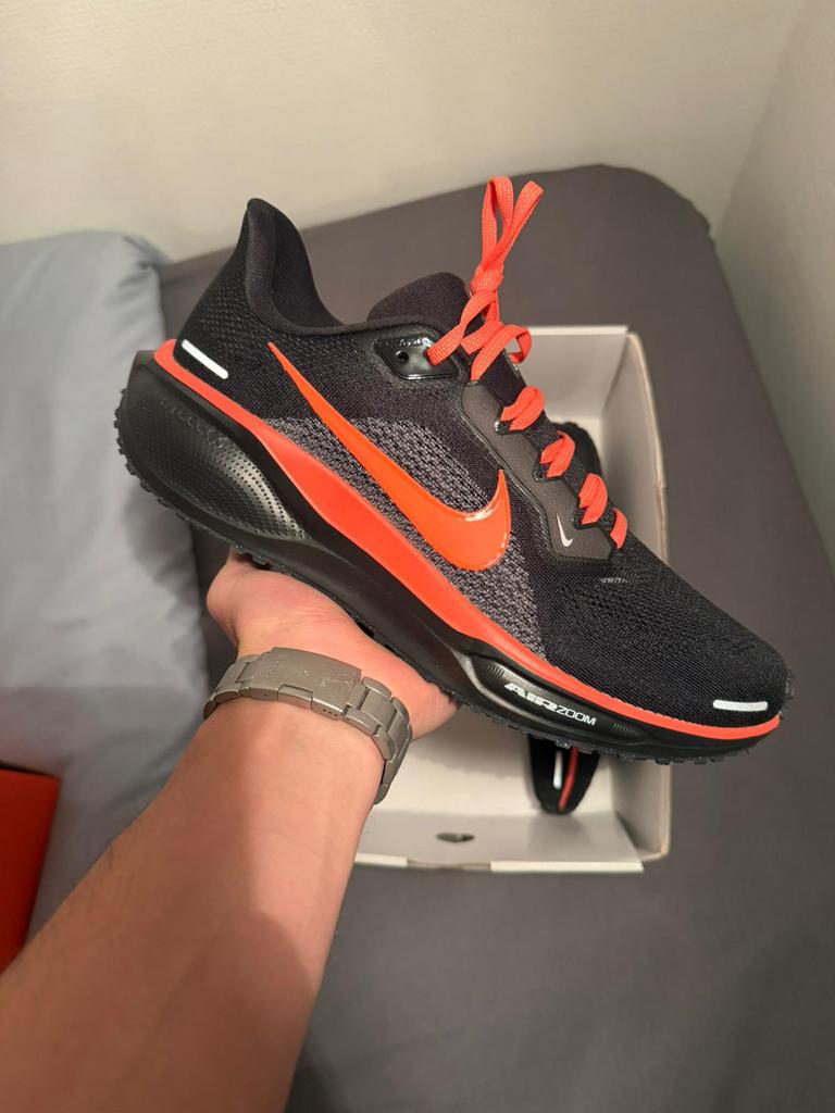 Nike Air Zoom Pegasus 41 Zwart Oranje - Maat 43, Nieuw, Ophalen of Verzenden, Sportschoenen, Zwart
