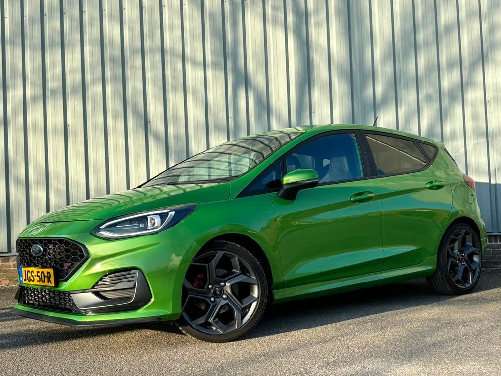 Ford Fiësta 1.5 200pk Performance Kuipstoelen Winterpack B&O, Auto's, Ford, Voorwielaandrijving, 15 km/l, Zwart, 1500 cc