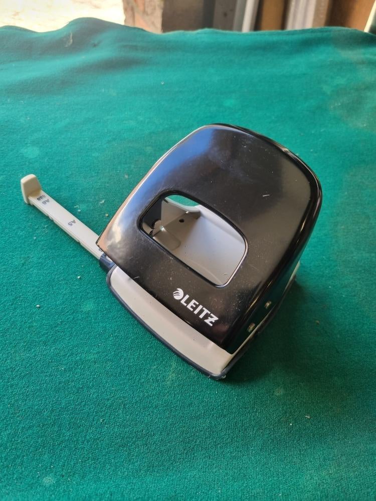 perforator gaten  maker leitz  5008, Diversen, Ophalen of Verzenden, 'T Olde Gre-j, Info@toldegrej.nl, Endepoelstraat 20f Didam