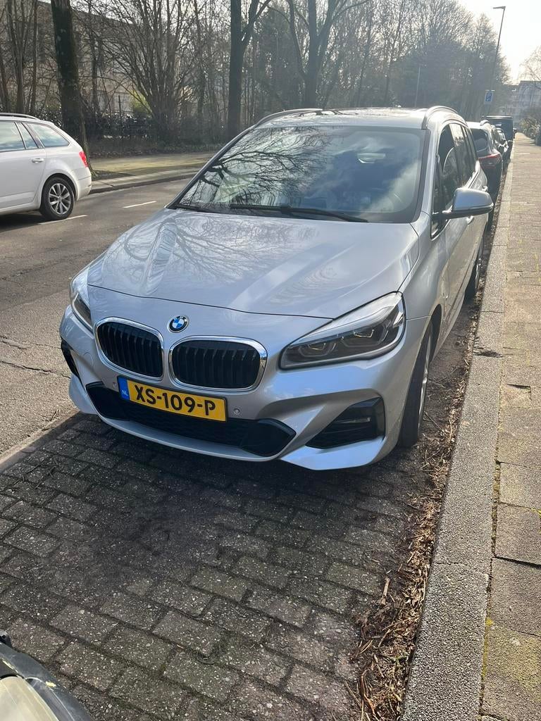 BMW 2-Serie Gran Tourer 218i 140pk 7p. Aut 2019 Grijs, Auto's, BMW, Zwart, 75 €/maand, Particulier, Zilver of Grijs