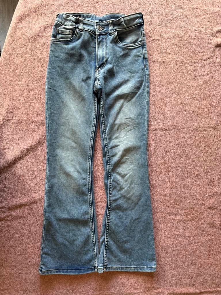 Meisjes flared jeans broek 134, Ophalen of Verzenden, Zo goed als nieuw, Meisje, Broek