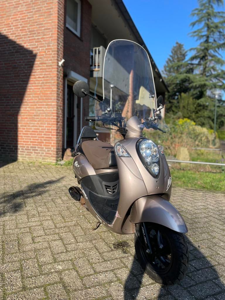 Sym mio 50cc 4t 7518km gelopen 2014, Ophalen of Verzenden, Zo goed als nieuw, Benzine, Mio
