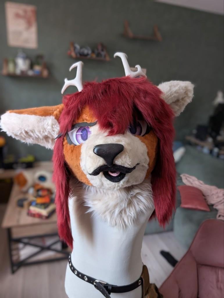 Fursuit hert partial - Hoofd, paws, staart, Hobby en Vrije tijd, Kostuums, Theaterbenodigdheden en LARP, Ophalen of Verzenden