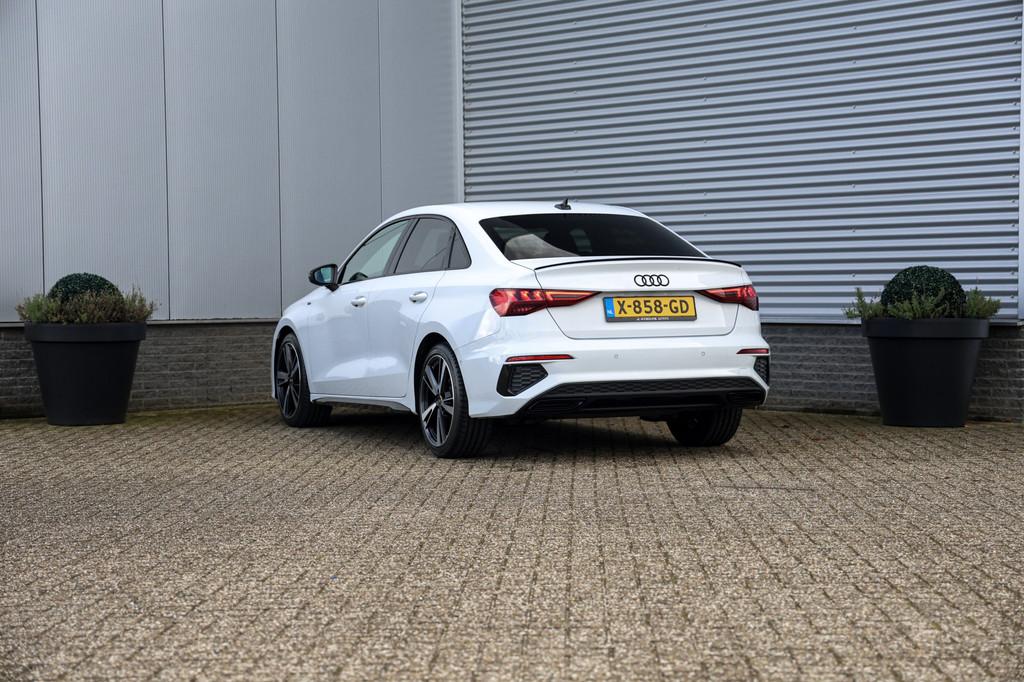 Audi A3 Limousine 35 TFSI 3x S-Line 150PK Trekh|Zwart optiek, Auto's, 150 pk, Leder en Stof, Wit, Bedrijf