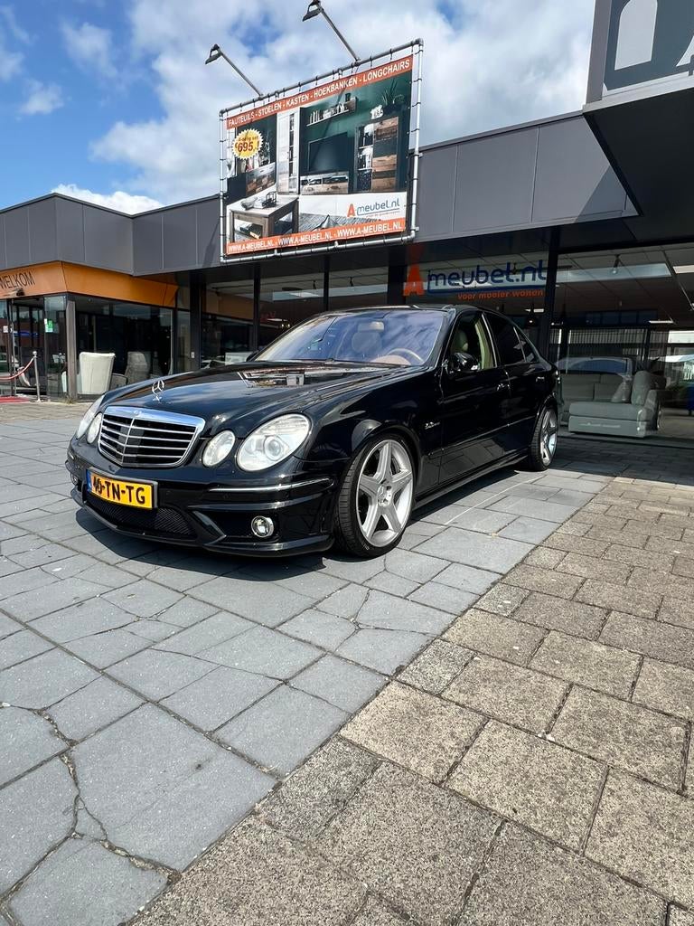 Mercedes-Benz E-Klasse 6.2 E63 AMG Sedan AUT 2006 Zwart, Auto's, Automaat, Achterwielaandrijving, Zwart, Origineel Nederlands