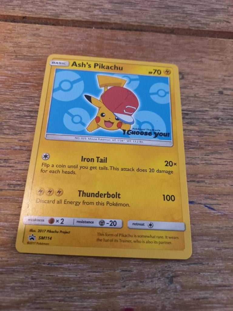 Ash pikachu, Ophalen of Verzenden, Zo goed als nieuw, Losse kaart, Foil