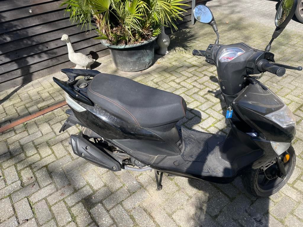 Agm brash 50, Fietsen en Brommers, Snorfietsen en Snorscooters, Ophalen, Zo goed als nieuw, Benzine, Overige merken