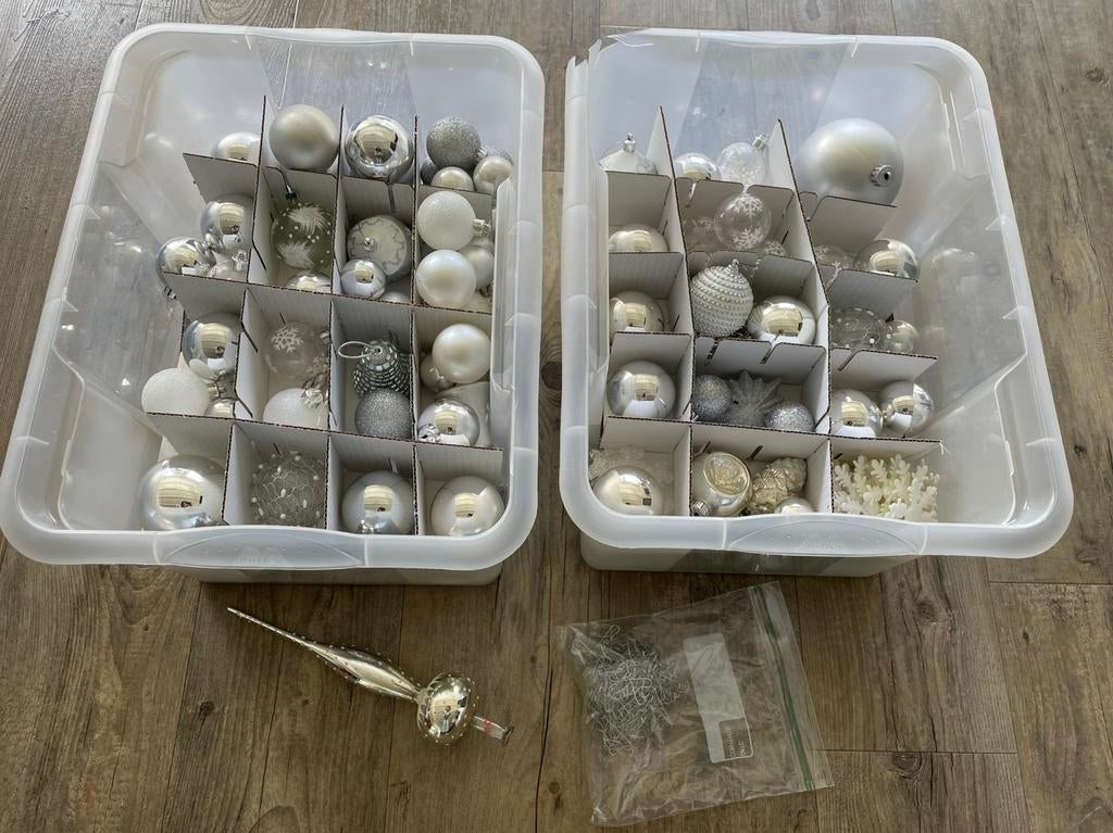 Grote set zilveren / witte kerstballen, Diversen, Kerst, Ophalen, Zo goed als nieuw