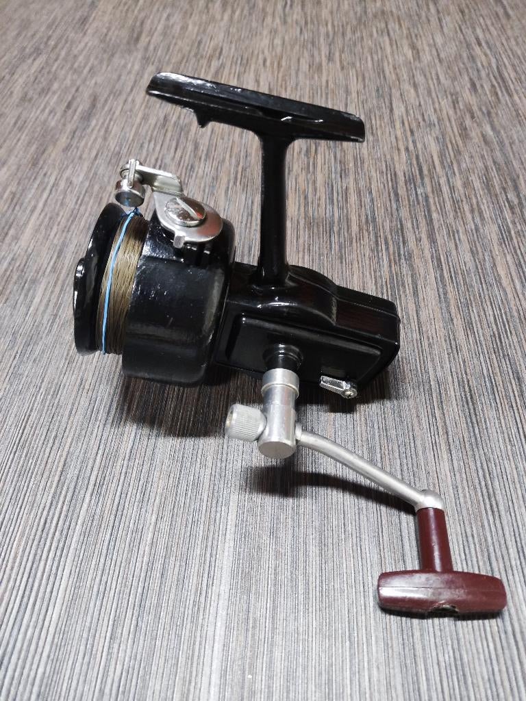 Daiwa 7701 Zeemolen Zwart # verzamel # vintage # nostalgie, Watersport en Boten, Hengelsport | Zeevissen, Ophalen of Verzenden
