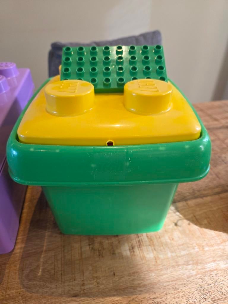 Duplo doos met ruim 1 kg blokken en bouwplaatje, Kinderen en Baby's, Speelgoed | Duplo en Lego, Gebruikt, Duplo, Losse stenen