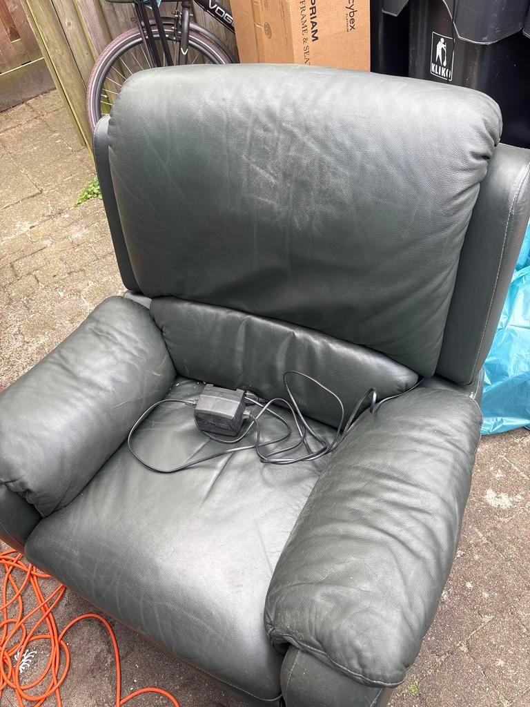 Donkergroene leren fauteuil elektrich, Ophalen, Gebruikt, Leer, 75 tot 100 cm