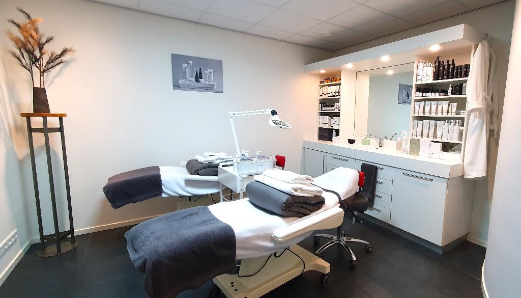 behandelstoelen volledig elektrisch Nemectron, Ophalen, Zo goed als nieuw, Gehele gezicht, Verzorging