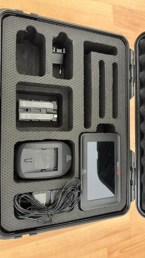 Atomos Ninja Blade monitor/recorder  + batterij + oplader, Audio, Tv en Foto, Professionele Audio-, Tv- en Video-apparatuur, Ophalen of Verzenden