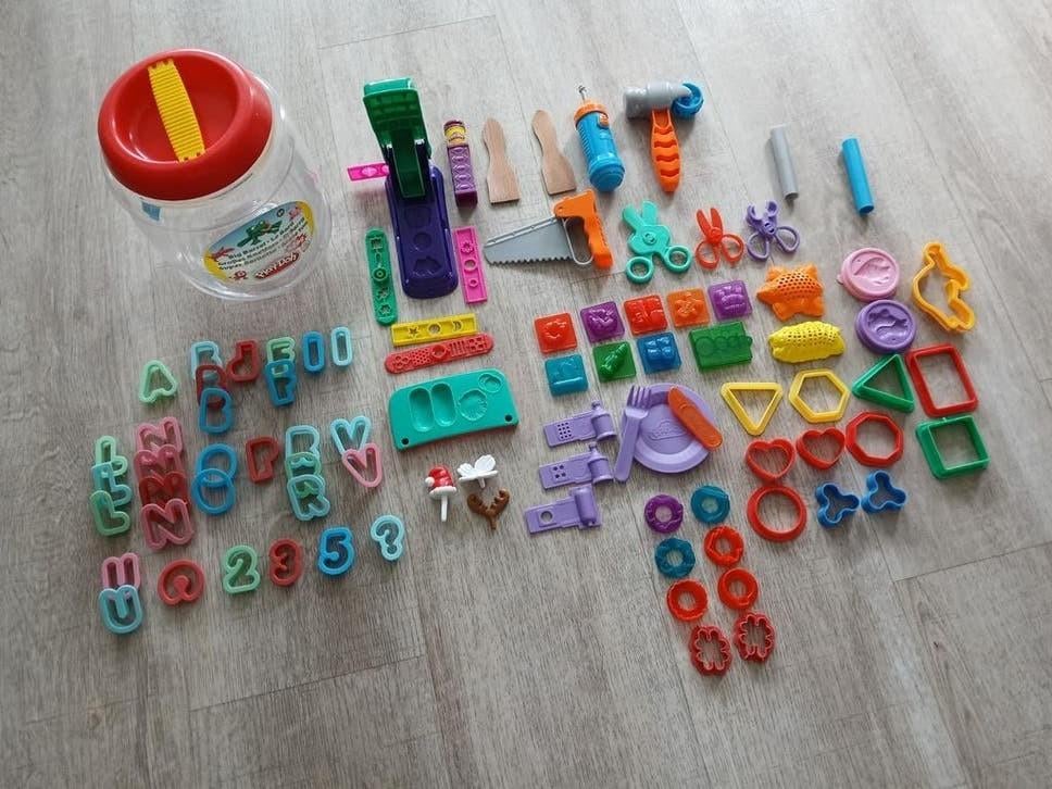 Play-Doh accessoires, veel vormen en gereedschap, Ophalen of Verzenden, Zo goed als nieuw, Knutselen