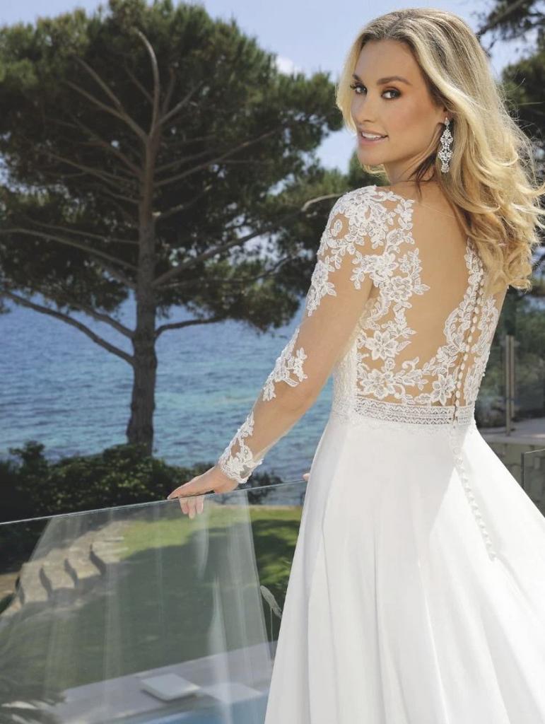 Trouwjurk maat 38 met lange mouwen (lengte tot 1.60 m), Ophalen of Verzenden, Zo goed als nieuw, Wit, Trouwjurk