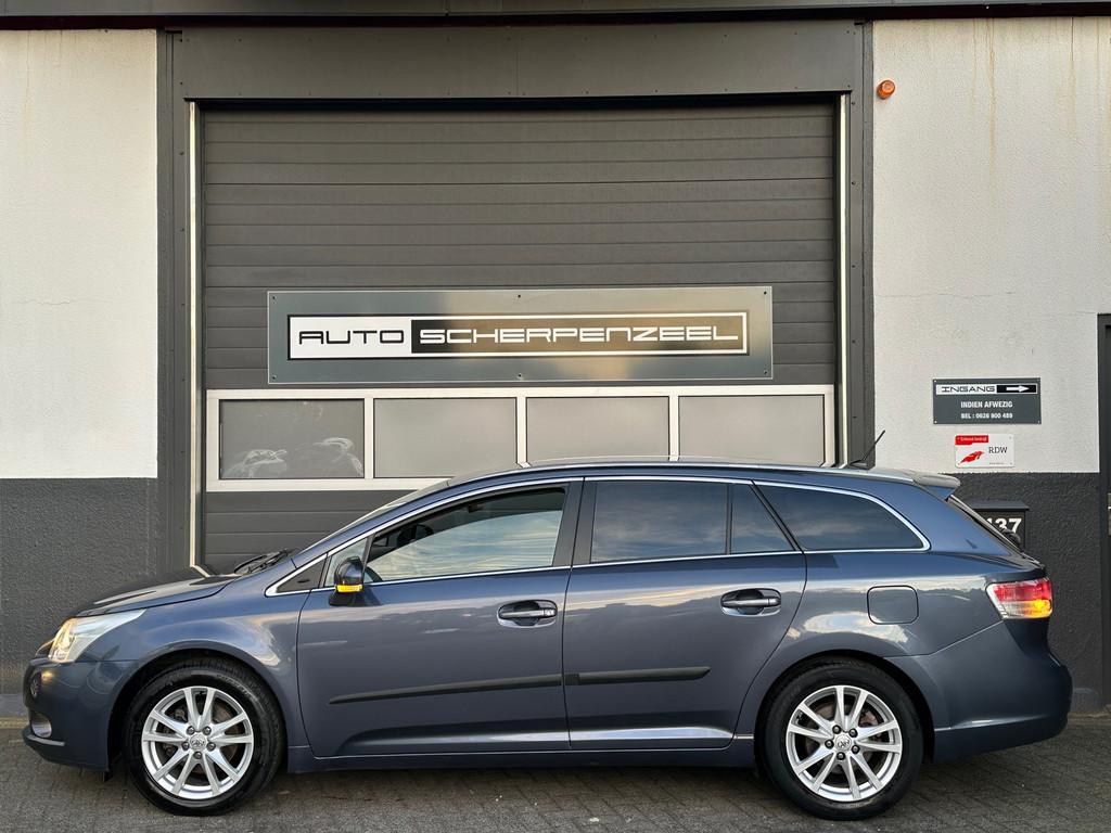 Toyota Avensis Wagon 1.8 VVTi Classic I CAMERA I AIRCO I CRU, Euro 5, 4 cilinders, Blauw, Origineel Nederlands
