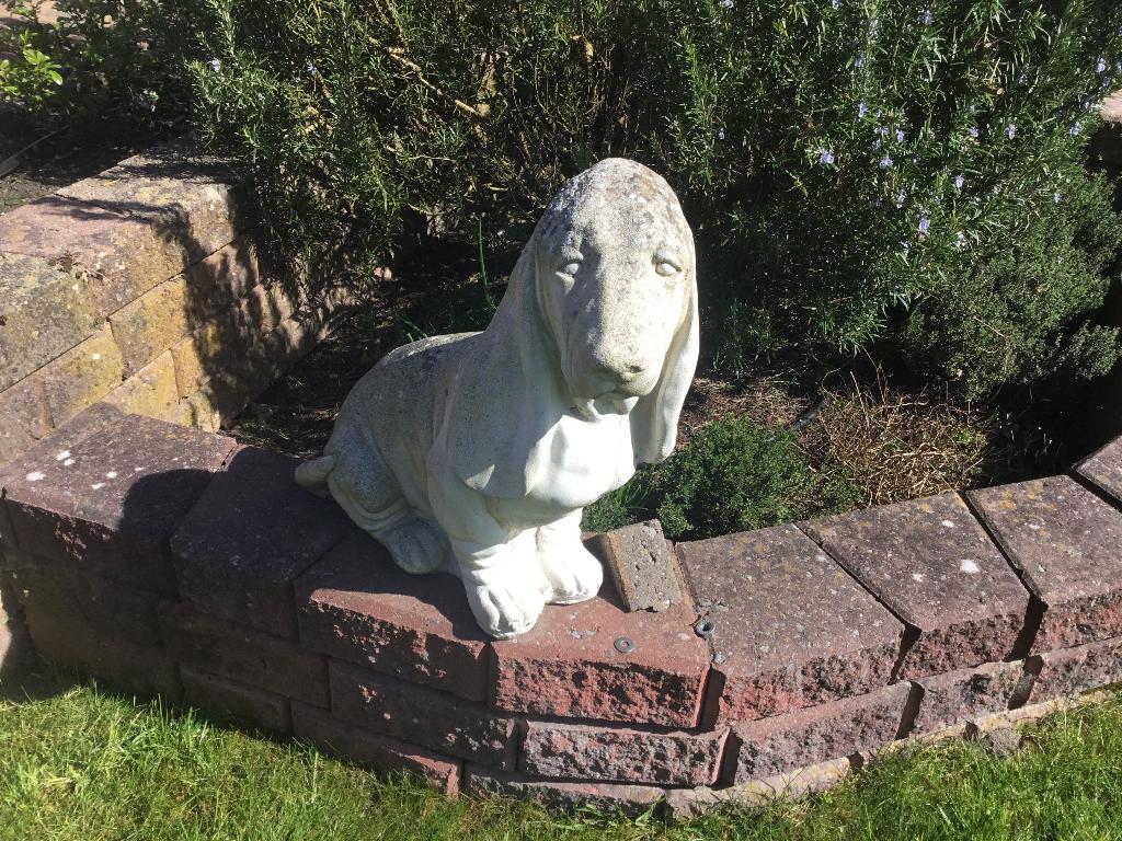 Stenen beeld hondje, Ophalen, Gebruikt