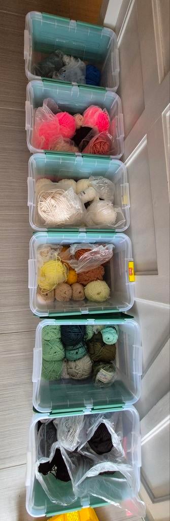 Heel veel (acryl) garen 40 nieuw, 30 aangebroken, Hobby en Vrije tijd, Ophalen of Verzenden, Nieuw, Breien of Haken, Wol of Garen