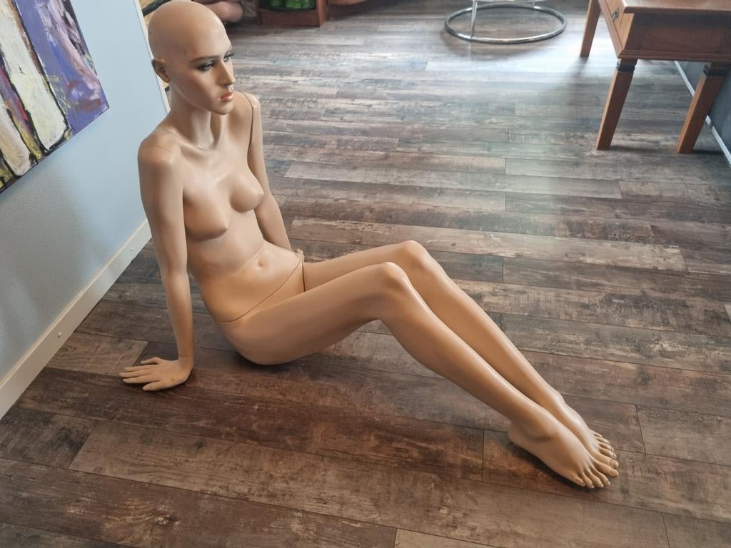 Zittende etalagepop paspop mannequin Rootstein dame, Ophalen, Zo goed als nieuw, Pop