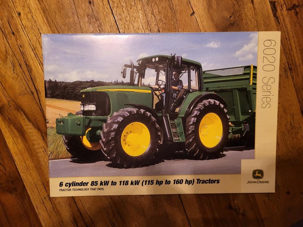 tractor folder John Deere 6020 series, Boeken, Catalogussen en Folders, Ophalen of Verzenden, Zo goed als nieuw
