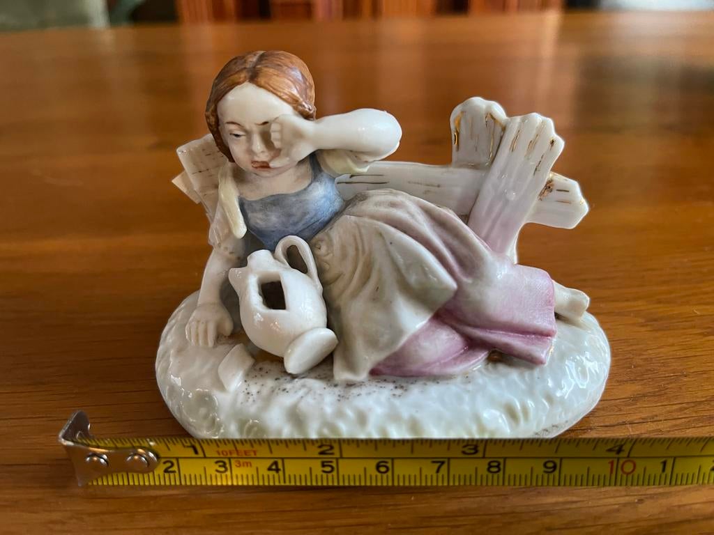 Beeldje jongen met trekharmonica en hondje, Ophalen of Verzenden, Gebruikt, Mens