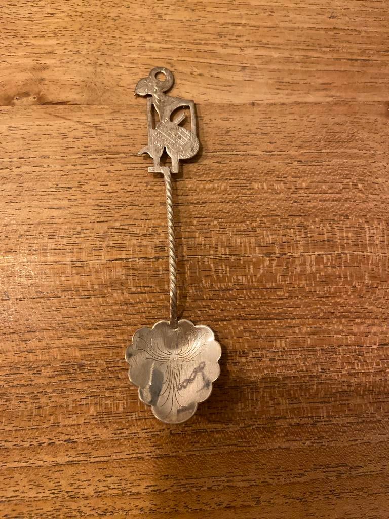 Lepeltje met indonesische afbeelding, Antiek en Kunst, Antiek | Bestek, Ophalen of Verzenden