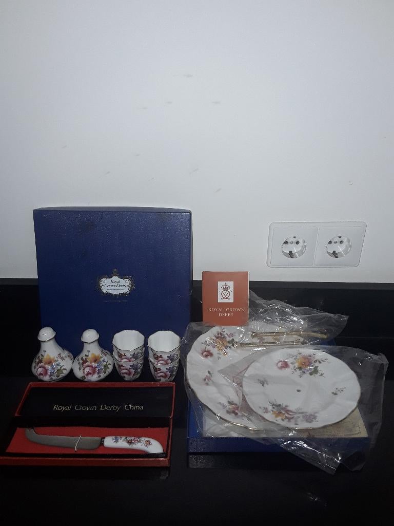 Royal Crown derby serviesdelen, Antiek en Kunst, Antiek | Porselein, Verzenden