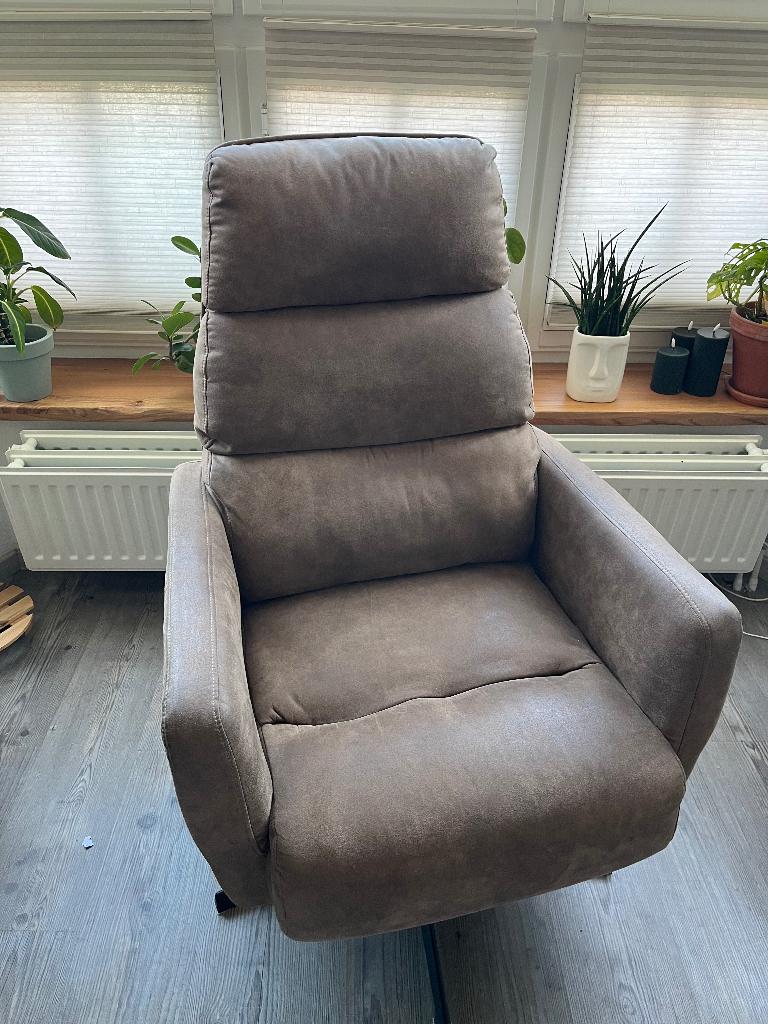 fauteuil bruin (draaibaar), Ophalen, 75 tot 100 cm, Zo goed als nieuw, Stof
